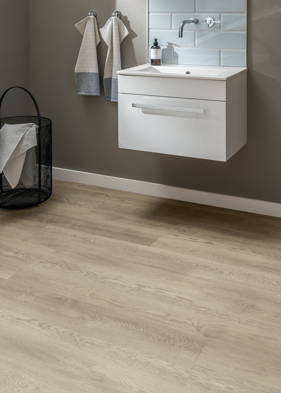 Nimbus Oak SB5W3075: Click Luxury Vinyl tiles from the Amtico
